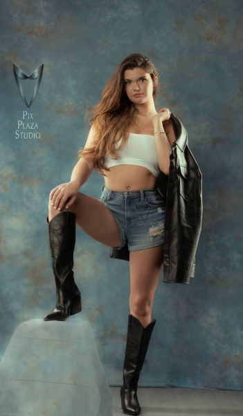Haleigh-PixPlaza-3930